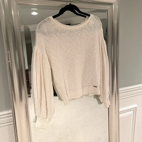 New With Tags Abercrombie Boucle Drop Shoulder XS Cream - Picture 3 of 4